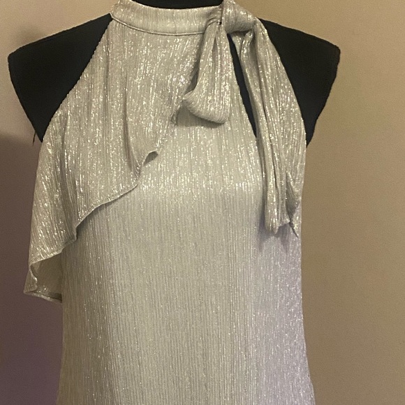 - - White House Black Market Gold Shimmering Blouse Perfect Holiday Top - Picture 2 of 6